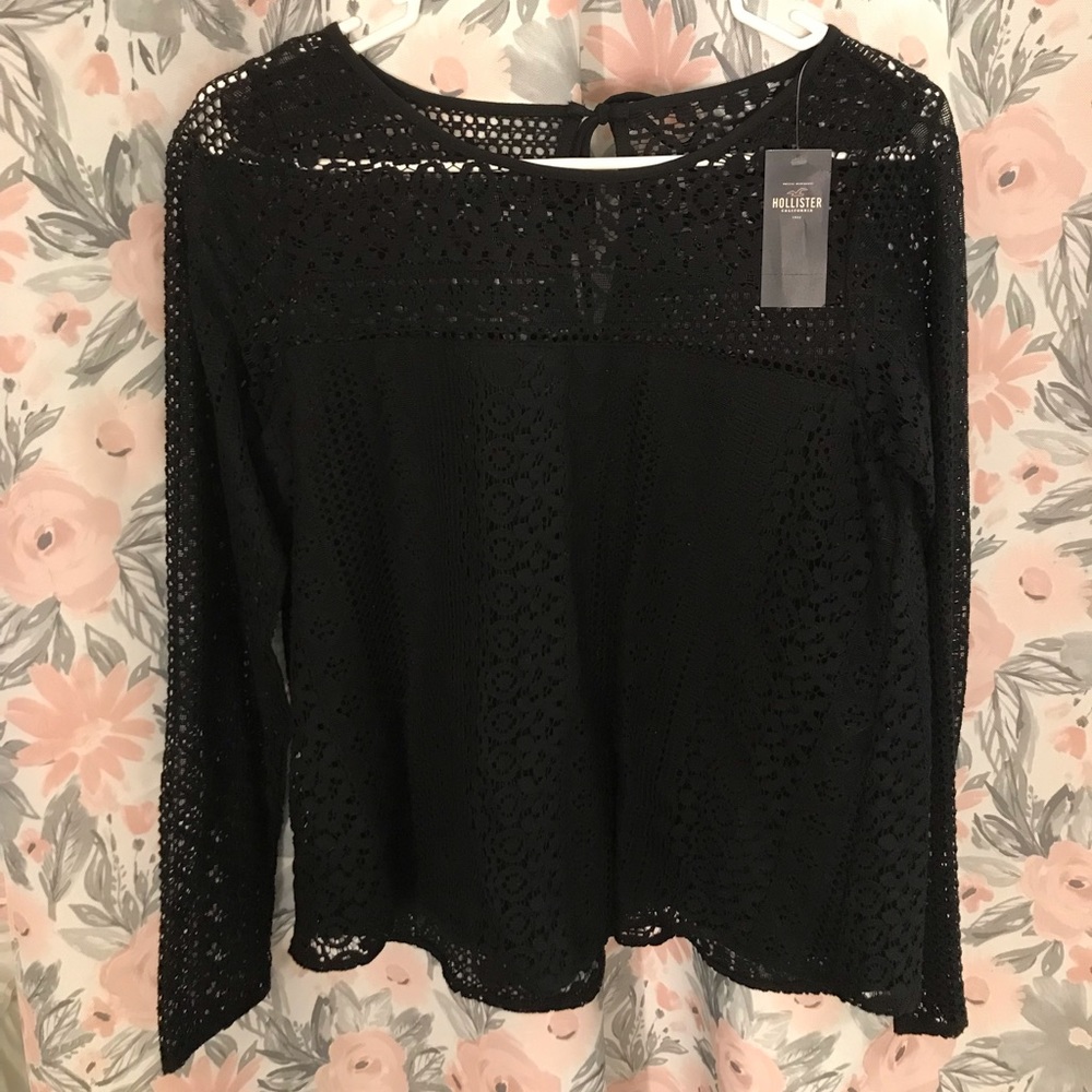 NEW WITH TAGS BLACK LACE LONG SLEEVE TOP